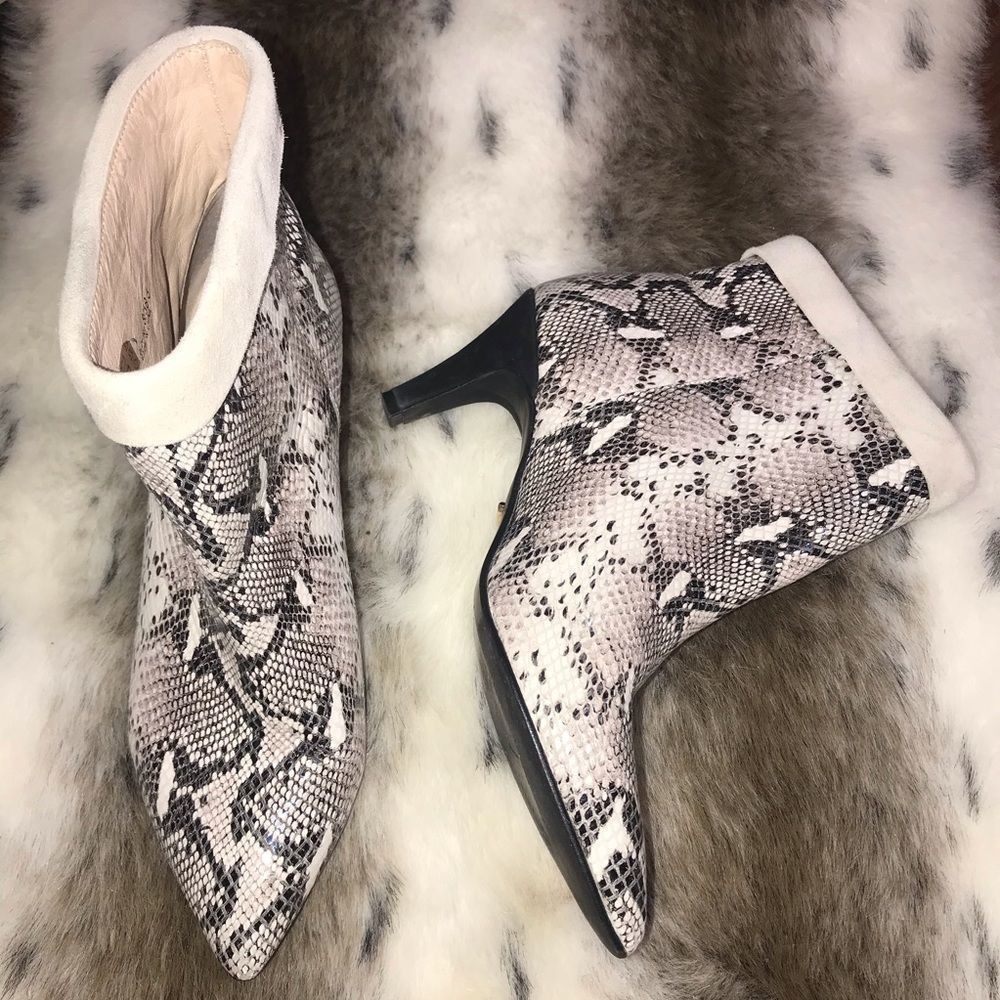 😍Just in 🥰 42 gold snake  print